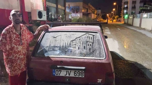 Tozlu ara&ccedil; g&ouml;r&uuml;nce dayanamıyor, camları sanat eserine d&ouml;n&uuml;şt&uuml;r&uuml;yor
