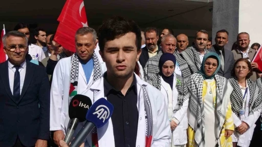 Trabzon’da doktor adaylarından &quot;Hayat Kurtaran Eller Gazze’deki Katliama Susamaz&quot; protestosu
