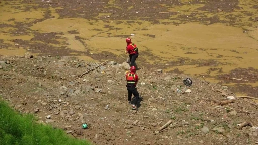 Trabzon’da dünkü selde kaybolan Hüseyin Aydın’ı arama çalışmaları Sera Gölü’nde sürüyor
