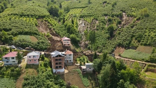 Trabzon’da heyelan: 5 ev tehlike altında
