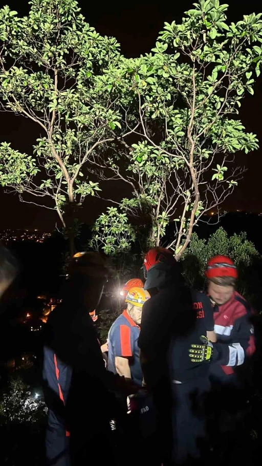 Trabzon&rsquo;da sarp yama&ccedil;ta mahsur kalan şahıs kurtarıldı
