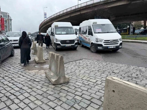 Trabzon&rsquo;da şehir i&ccedil;i ulaşımda durak gerginliği
