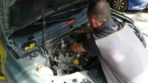 Trabzon’da sel hasarları servislere araç girişini artırdı
