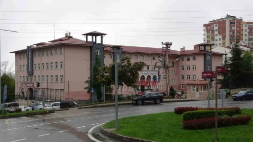 Trabzon’da veli okulda öğretmeni darp etti
