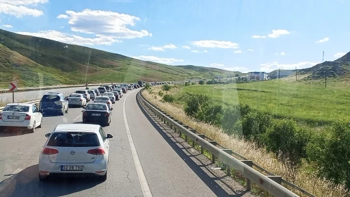 Trabzon&rsquo;dan batıya d&ouml;n&uuml;ş kabusu: Ankara ve İzmir yolları tamamen kilitlendi
