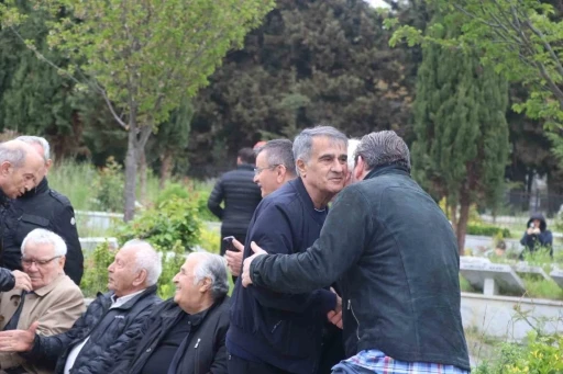 Trabzonspor Onursal Başkanı Mehmet Ali Yılmaz, kabri başında anıldı

