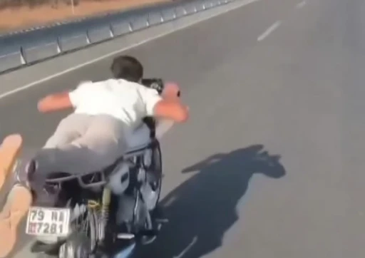Trafiği tehlikeye atan motosiklet s&uuml;r&uuml;c&uuml;lerine 138 bin 500 lira ceza
