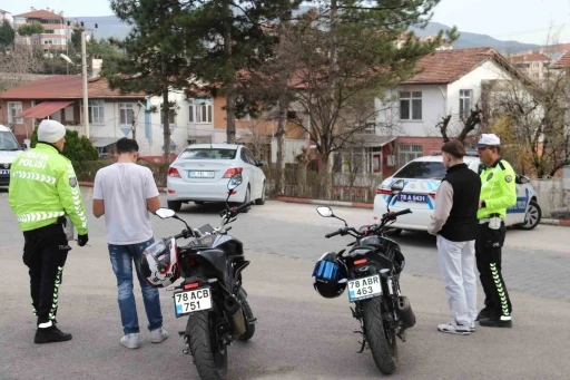 Trafiği tehlikeye sokan motosiklet sürücülerine 11 bin 467 TL para cezası

