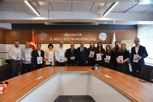 Trafik G&uuml;venliği ders kitabı &ouml;ğrencilerle buluştu
