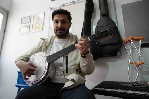 Trafik kazası sonrası engelli kalan gen&ccedil; &ouml;ğretmenin azmi
