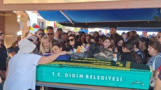 Trafik kazasında hayatını kaybeden 14 yaşındaki Derin, son yolculuğuna uğurlandı
