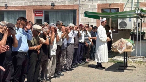 Trafik kazasında hayatını kaybeden &ccedil;ift son yolculuğuna uğurlandı
