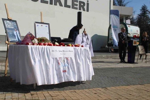 Trafik kazasında hayatını kaybeden Yaren, okuduğu fak&uuml;ltede anıldı
