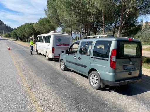 Trafik kurallarına uymayan sürücüler jandarmadan kaçamadı
