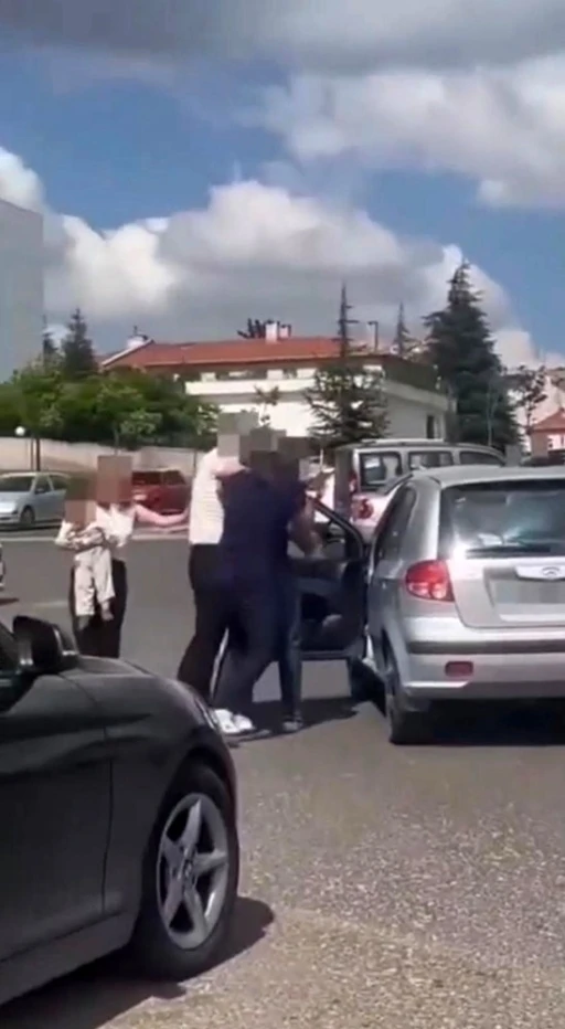 Trafikte aracından inerek s&uuml;r&uuml;c&uuml;ye saldıran şahsa 180 bin TL ceza
