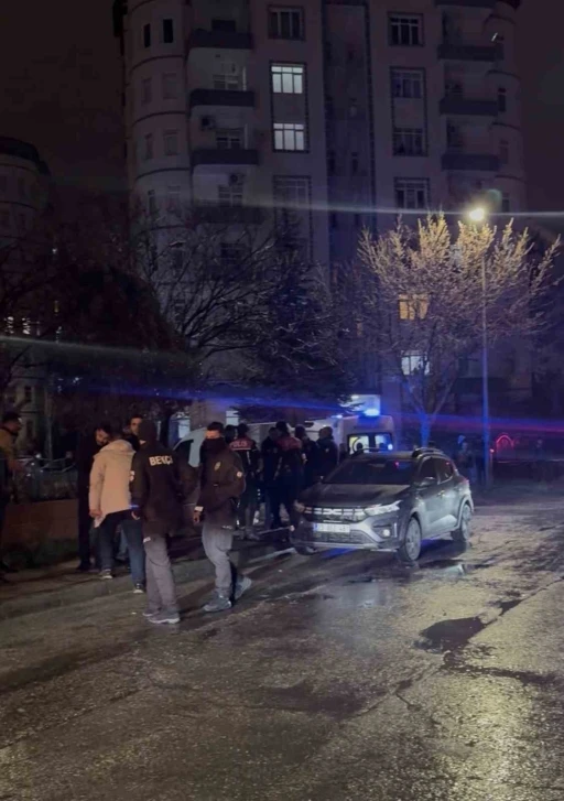 Trafikte başlayan tartışma kavgaya d&ouml;nd&uuml;: 10 g&ouml;zaltı
