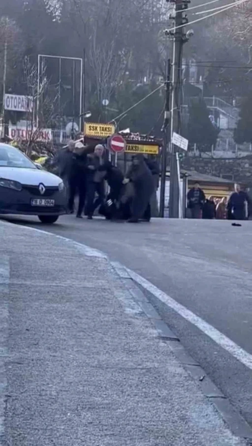 Trafikte tekme tokat yol verme kavgası
