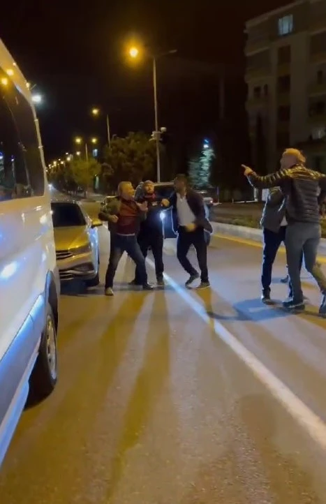 Trafikte ’yol vermedin’ kavgası
