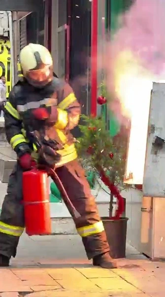 Trafoda &ccedil;ıkan parlama paniğe yol a&ccedil;tı
