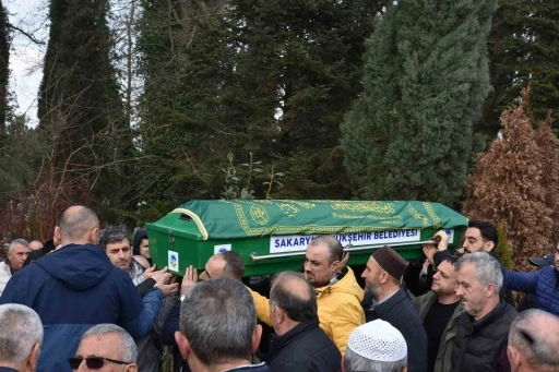 Trakt&ouml;r altında kalarak can veren s&uuml;r&uuml;c&uuml; son yolculuğuna uğurlandı
