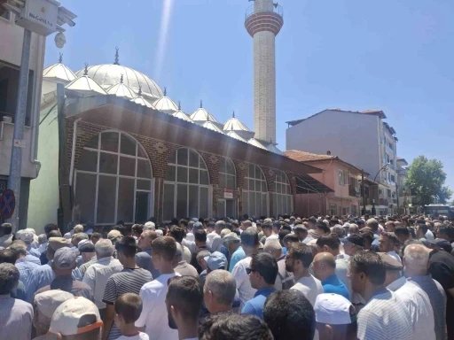 Traktör kazasında ölen genç gözyaşlarıyla defnedildi
