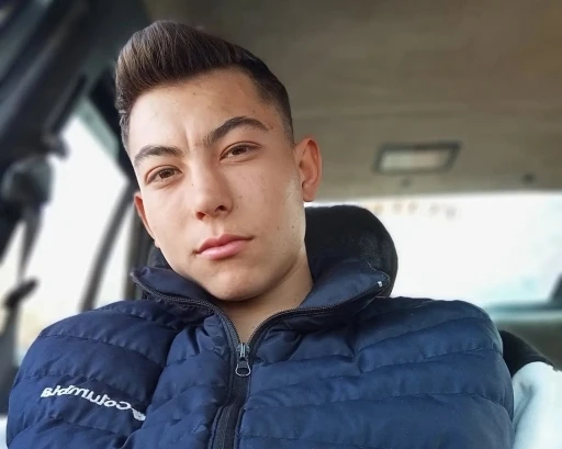 Trakt&ouml;r&uuml; durdurmak isterken hayatından oldu
