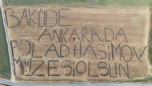 Trakt&ouml;r&uuml;yle tarlaya yazdı: "Bak&uuml;&rsquo;de, Ankara&rsquo;da Polad Haşimov M&uuml;zesi Olsun"
