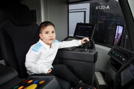 Tramvay tutkunu 6 yaşındaki Muhammet Enes&rsquo;in hayali ger&ccedil;eğe d&ouml;n&uuml;şt&uuml;
