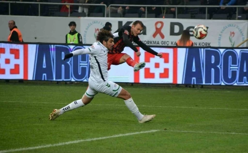 Trendyol 1. Lig: &Ccedil;orum FK: 2 - Sakaryaspor: 0
