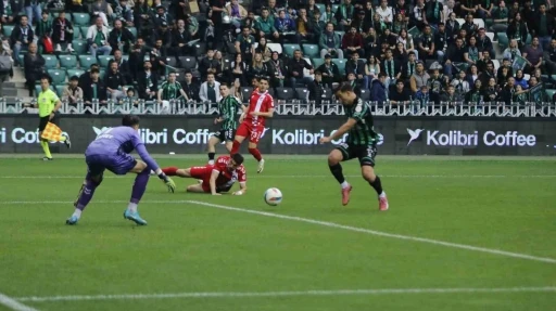 Trendyol 1. Lig: Kocaelispor: 4 - Ankara Keçiörengücü: 1 (İlk yarı)
