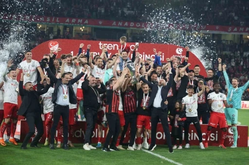 Trendyol 1. Lig play-off şampiyonu &Ccedil;orum FK kupasına kavuştu
