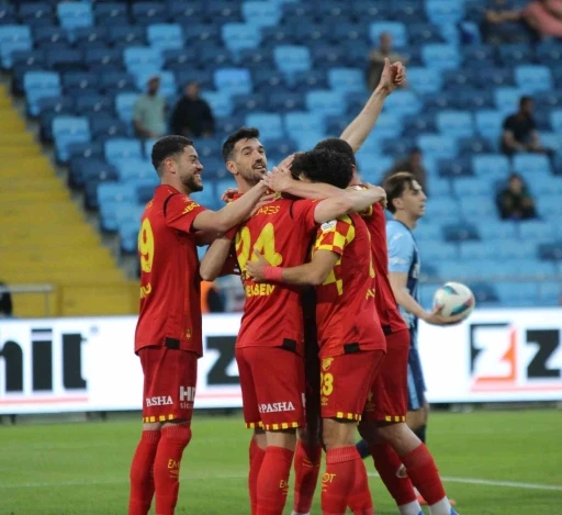 Trendyol Süper Lig: Adana Demirspor: 1 - Göztepe: 2 (İlk yarı)
