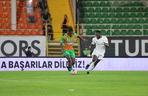 Trendyol Süper Lig: Alanyaspor: 0 - Antalyaspor: 0 (İlk yarı)
