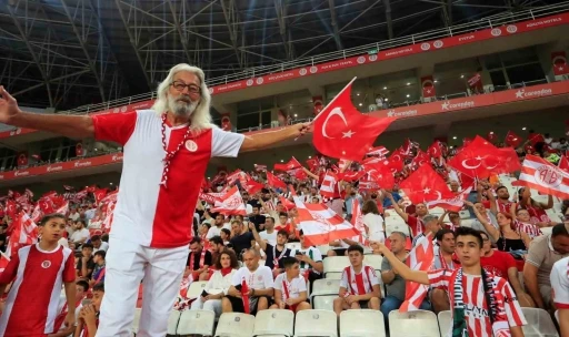 Trendyol Süper Lig: Antalyaspor: 1 - Fatih Karagümrük: 1 (İlk yarı)
