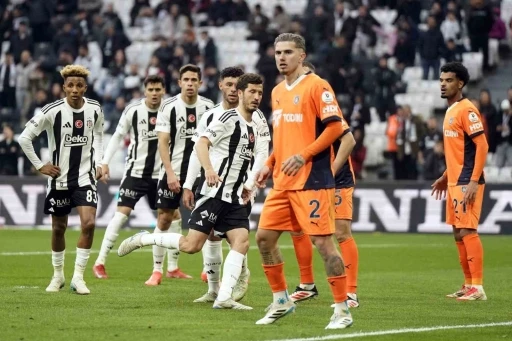 Trendyol Süper Lig: Beşiktaş: 0 - Başakşehir: 0 (İlk yarı)

