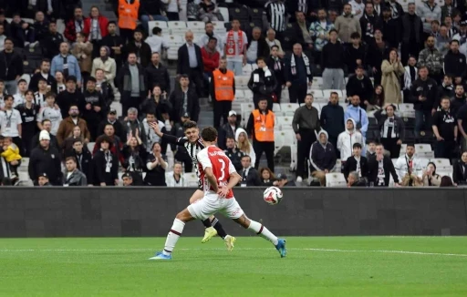 Trendyol S&uuml;per Lig: Beşiktaş: 0 - Fatih Karag&uuml;mr&uuml;k: 0 (Ma&ccedil; devam ediyor)
