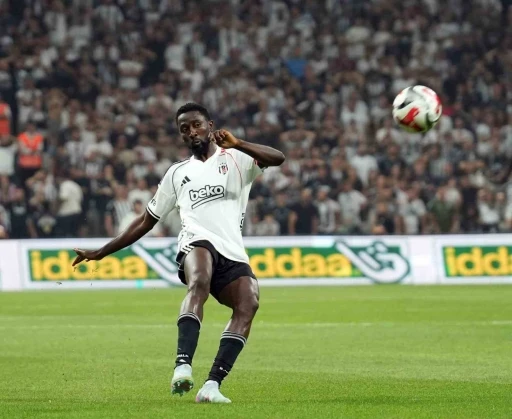 Trendyol Süper Lig: Beşiktaş: 1 - Eyüpspor: 1 (İlk yarı)
