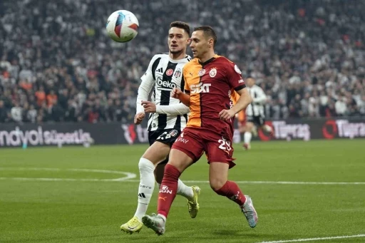 Trendyol Süper Lig: Beşiktaş: 1 - Galatasaray: 1 (İlk yarı)
