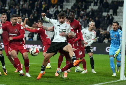 Trendyol Süper Lig: Beşiktaş: 1 - Gaziantep FK: 1 (İlk yarı)
