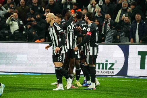Trendyol S&uuml;per Lig: Beşiktaş: 1 - G&ouml;ztepe: 0 (Ma&ccedil; devam ediyor)
