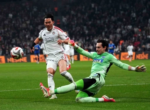 Trendyol S&uuml;per Lig: Beşiktaş: 2 - Kasımpaşa: 0 (İlk yarı)
