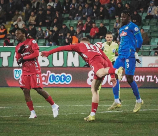 Trendyol S&uuml;per Lig: &Ccedil;aykur Rizespor: 0 - Gaziantep FK: 1 (İlk yarı)
