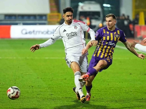 Trendyol S&uuml;per Lig: Ey&uuml;pspor: 0 - Beşiktaş: 1 (İlk yarı)
