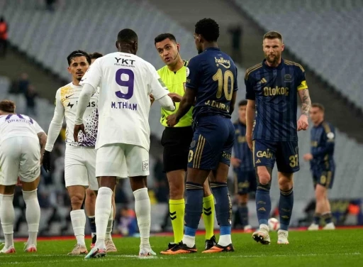 Trendyol S&uuml;per Lig: Ey&uuml;pspor: 0 - Fenerbah&ccedil;e: 2 (İlk yarı)
