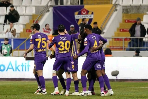 Trendyol Süper Lig: Eyüpspor: 3 - Adana Demirspor: 0 (İlk yarı)
