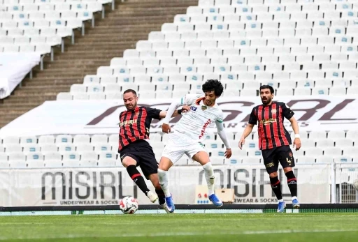 Trendyol S&uuml;per Lig: Fatih Karag&uuml;mr&uuml;k: 0 - Corendon Alanyaspor: 1 (İlk yarı)
