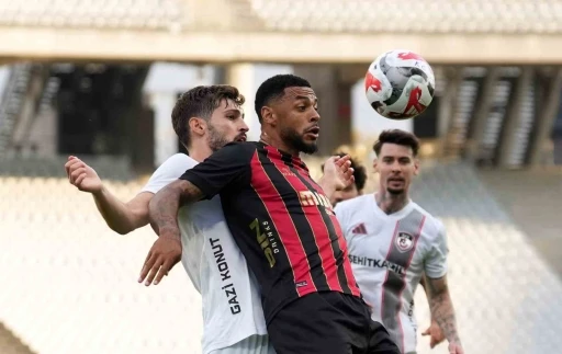 Trendyol Süper Lig: Fatih Karagümrük: 0 - Gaziantep FK: 0 (İlk yarı)
