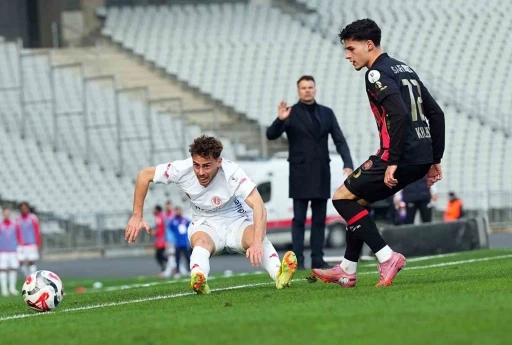 Trendyol S&uuml;per Lig: Fatih Karag&uuml;mr&uuml;k: 1 - Antalyaspor: 0 (Ma&ccedil; sonucu)
