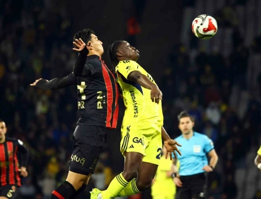 Trendyol S&uuml;per Lig: Fatih Karag&uuml;mr&uuml;k: 1 - Fenerbah&ccedil;e: 0 (Ma&ccedil; devam ediyor)
