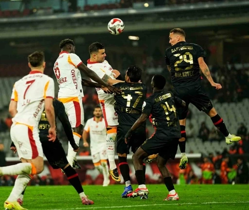 Trendyol S&uuml;per Lig: Fatih Karag&uuml;mr&uuml;k: 1 - Galatasaray: 3 (Ma&ccedil; sonucu)
